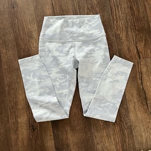 NWOT Wunder Under high rise Size 6- 25”